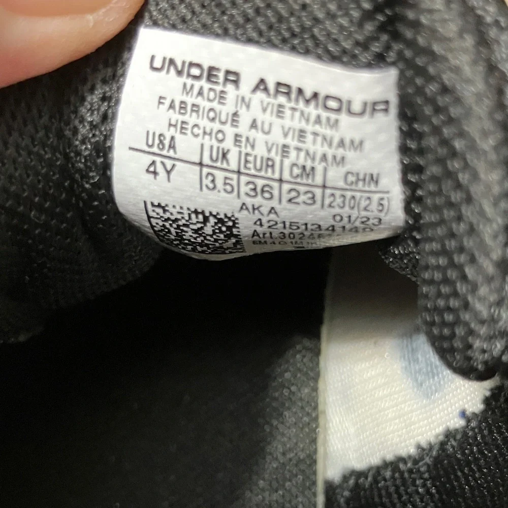 Under Armour Black Sneakers EUC - Picture 8 of 9